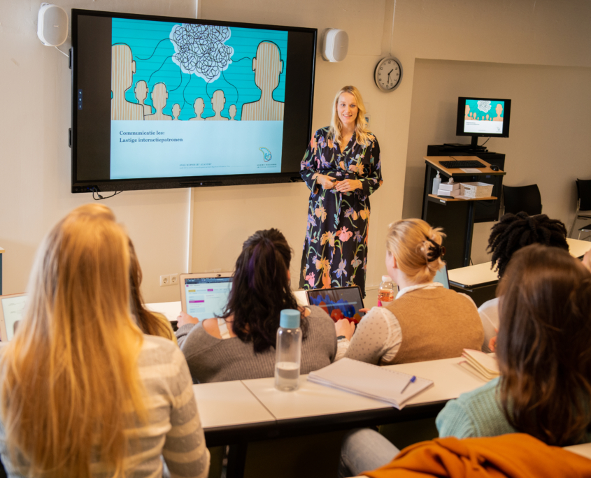 Academie Verloskunde – Amsterdam en Groningen